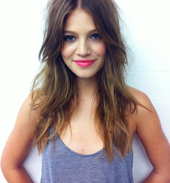 you can never go wrong with messy hair and a bright pink pout. 