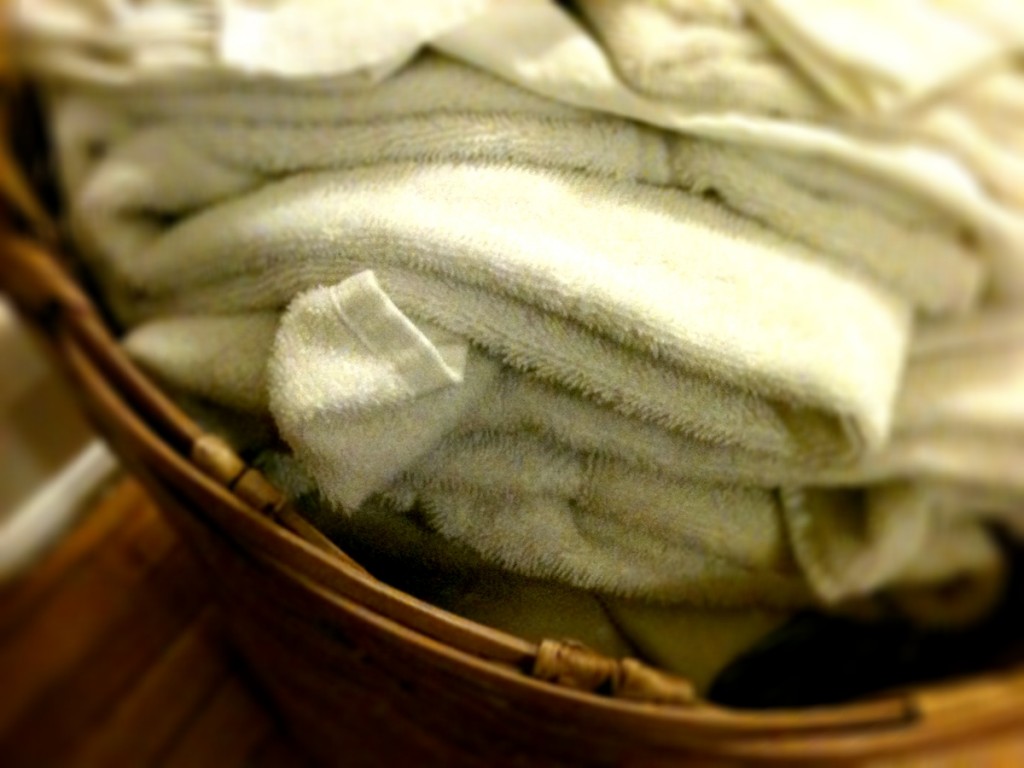 clean-laundry-in-basket